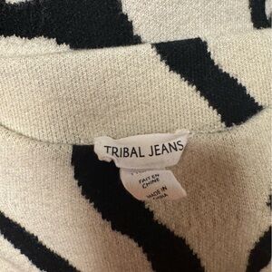 Black and White Crew Neck Sweater